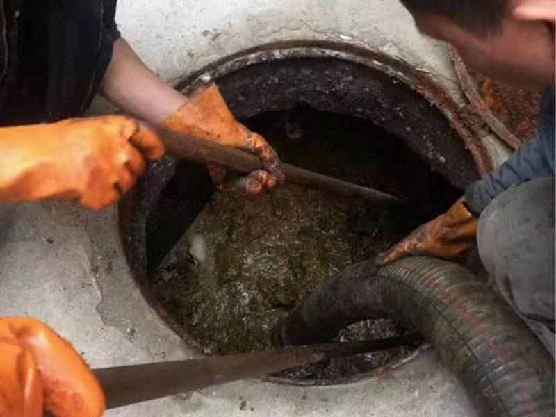 平武清理化粪池时如何避免沼气的危害?